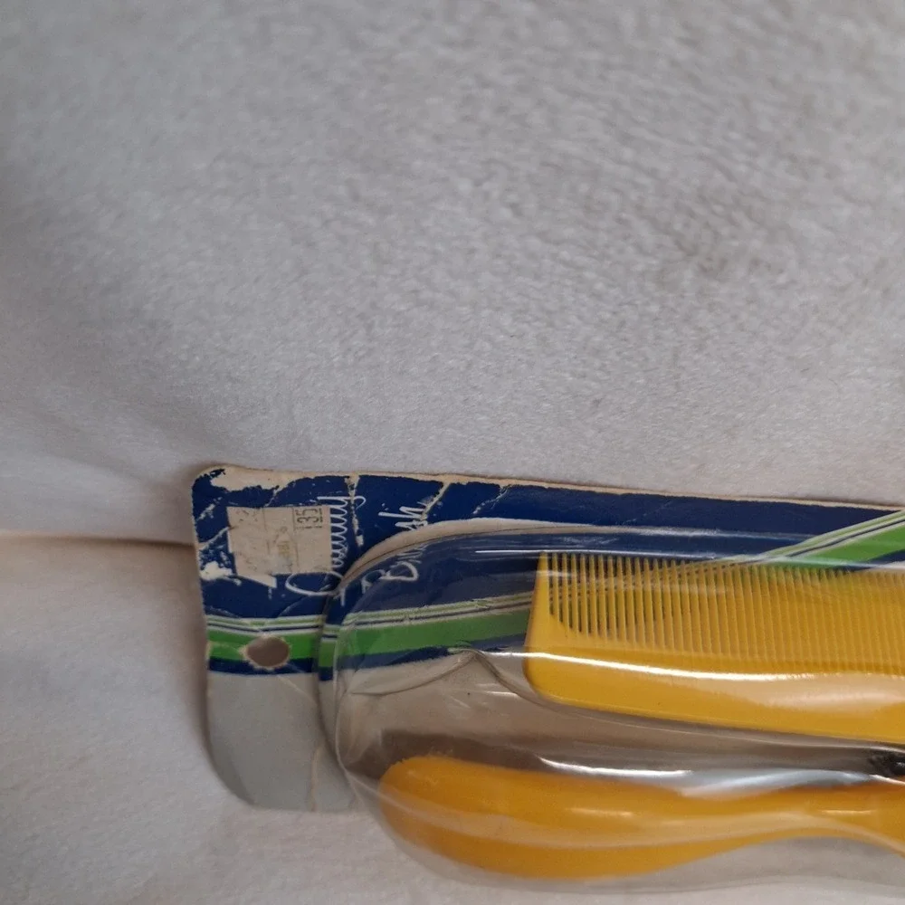 Vintage Pro NOS 632 FLARE STYLER Nylon Bristle Brush & Comb Yellow READ